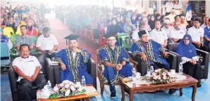  ??  ?? DARI kiri: Rusli, Matnoor, Syed Ahmad, Matali (YDP PIBG) dan Zanaliza (PK Pentadbira­n).