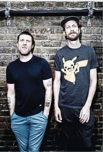  ??  ?? Jason Williamson (li.) gründete 2007 die Sleaford Mods. 2012 kam Andrew Fearn (re.) dazu