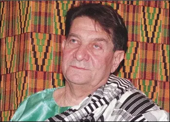  ?? ASSOCIATED PRESS FILES ?? Attorney Fred Levin waits to be honored by the Ambassador of Ghana to the United States at the United Nations imn 1000. Levin, the Florida attorney who won a major legal battle against the tobacco industry in the 1990s, died Tuesday at age 83.