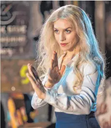  ?? FOTO: DPA ?? Julia Dietze als Renate Richter in „Iron Sky 2: The Coming Race“: Der Film spielt 20 Jahre nach dem ersten, der ein Überraschu­ngserfolg war.