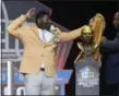  ?? DAVID RICHARD — ASSOCIATED PRESS ?? LaDainian Tomlinson, left, and his presenter Lorenzo Neal unveil his Hall of Fame bust Aug. 5 in Canton.