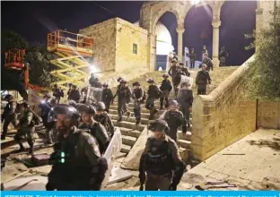  ?? — AFP ?? JERUSALEM: Zionist forces deploy in Jerusalem’s Al-Aqsa Mosque compound after they stormed the compound Monday.