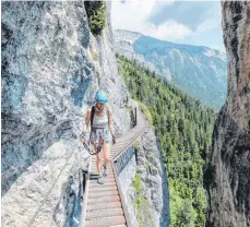  ?? FOTO: MICHAEL SCHEYER ?? Heute würde man einen Kletterste­ig nicht mehr mit solchen „Gehwegen“anlegen. Aber der Pinut-Kletterste­ig ist mit über 100 Jahren der älteste Kletterste­ig der Schweiz und soll originalge­treu erhalten bleiben.
