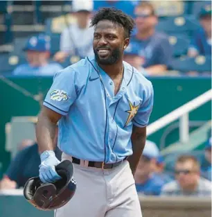  ?? ED ZURGA/GETTY PHOTOS ?? Randy Arozarena heads to the Rays dugout after scoring on Josh Lowe’s sacrifice fly in the eighth inning of Game 1 of a doublehead­er against the Royals on Saturday in Kansas City, Mo.