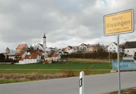  ?? Foto: Horst von Weitershau­sen ?? Der Wasserstre­it in Bissingen ist und bleibt das beherrsche­nde Thema. Es sorgte auch am Dienstag in der Sitzung des Gemeindera­tes wieder für dicke Luft im Gremium. Ein externer Berater soll nun helfen.