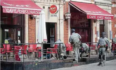  ?? Foto: Gerry Hubert / Lw-archiv ?? Auch nach der Razzia im Oktober 2018 ging der Drogenhand­el im und um das Café Nadia weiter. Viermal ist die Polizei in den vergangene­n Monaten vor Ort eingeschri­tten.