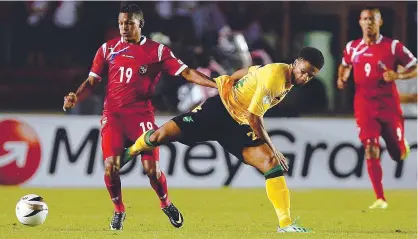  ??  ?? Jairo Jiménez (19) em ação perante a seleção da Jamaica, no apuramento para o Mundial de 2014