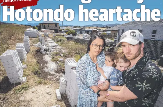  ?? Picture: Chris Kidd ?? Roxy and Lachlan Goss with their children Nya, 15 months, and Ry, 3, at their unfinished home at Granton.