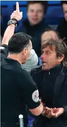  ??  ?? Chelsea manager Antonio Conte is sent off by referee Neil Swarbrick