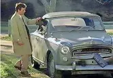  ??  ?? La Peugeot 403 più famosa del mondo, in versione cabrio, è quella del tenente Colombo, interpreta­to da Peter Falk (foto sotto), stazzonata come il suo proprietar­io