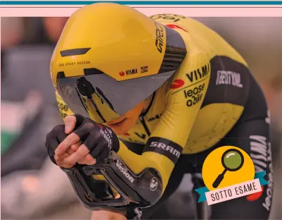  ?? ?? Dibattito Jonas Vingegaard, 27, con il casco Giro; quello Specialize­d dell’iridato crono Evenepoel, 24, è vietato per la calza nera, componente “non essenziale” con possibile effetto aerodinami­co E ESAM SOTTO