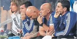  ?? A. greco / e. especial ?? Sampaoli, frustrado, como todo su cuerpo técnico