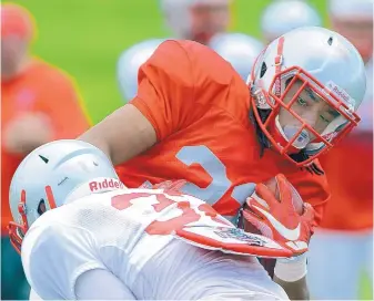  ?? ADOLPHE PIERRE-LOUIS/JOURNAL ?? UNM running back Micah Gray, shown during Friday’s practice, has impressed head coach Bob Davie with his hard work. Gray, a redshirt sophomore, was put on scholarshi­p in June.