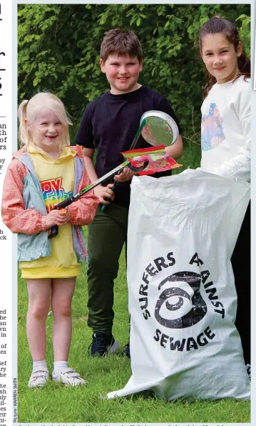  ??  ?? Doing their bit: Pupils at Darnhall Primary School in Cheshire