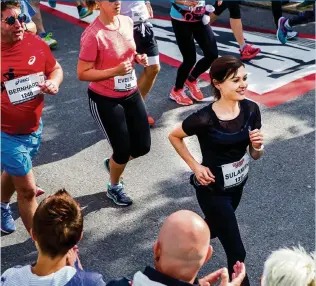  ?? O. MOYANO ?? Running-Anfängerin Sulamith Ehrensperg­er läuft einen Halbmarath­on.