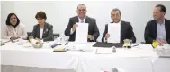  ??  ?? El licenciado Jorge Alberto Carpio Mendoza y Ulises Orozco Valverde firmaron el primer convenio de colaboraci­ón.