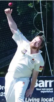  ??  ?? Dave Kelly bowls during the division four match between Drouin and Western Park.