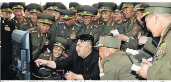  ??  ?? Kim Jong-un und Militärs freuen sich über einen Raketensta­rt – aber wohl auch über Hacker-Angriffe