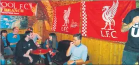  ?? FOTO: MD ?? Sede de los Madrid Reds, aficionado­s del Liverpool en la capital de España