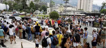  ?? (Photo archives Jean-François Ottonello) ?? Au plus fort de la fréquentat­ion touristiqu­e, cet été place du Casino, la modificati­on des axes de circulatio­n avait créé quelques remous.