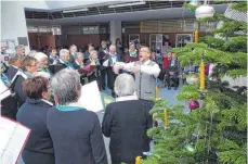  ?? FOTO: LANDRATSAM­T ?? Die Ausstellun­gseröffnun­g wurde musikalisc­h umrahmt.