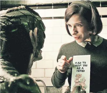  ??  ?? ► Doug Jones y Sally Hawkins en La forma del agua, de Guillermo del Toro.