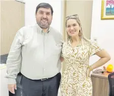  ?? ?? Emilio Gómez Figueredo, director de RR.HH. del Ministerio de Salud, y la diputada cartista Johana Vega.