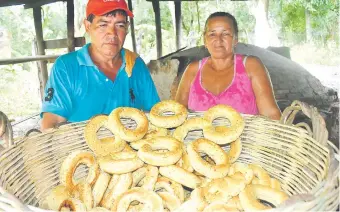  ??  ?? Varias chiperías se instalaron en la Villa Serrana. Caacupé es una de las ciudades en la que más se fabrica este alimento que gusta a los paraguayos.