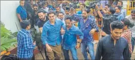  ?? HT FILE/PRATIK CHORGE ?? Actor Arbaaz Khan leaves the Thane antiextort­ion cell on Saturday.