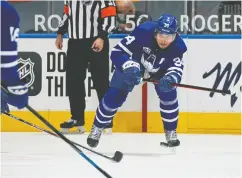  ?? CLAUS Andersen / GETTY IMAGES ?? Auston Matthews lays a puck back to teammate Mitch Marner in Thursday’s win over Vancouver.