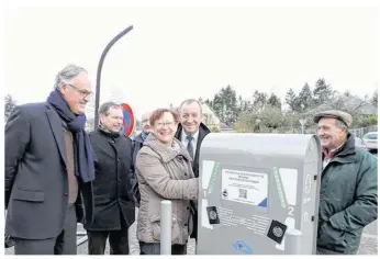  ??  ?? Les élus ont inauguré la première borne du Mêle-sur-Sarthe.