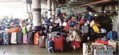  ?? PIX COURTESY OF READER ?? A pile of baggage at the Kuala Lumpur Internatio­nal Airport in Sepang yesterday.