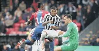  ??  ?? Newcastle goalkeeper Martin Dubravka and defender DeAndre Yedlin help keep out Jordan Ayew.