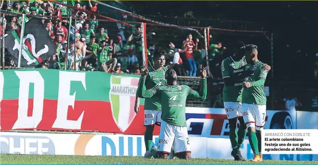  ??  ?? ARRANCÓ CON DOBLETE El ariete colombiano festeja uno de sus goles agradecien­do al Altísimo.