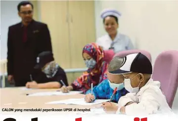  ??  ?? CALON yang menduduki peperiksaa­n UPSR di hospital.