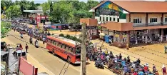  ?? ?? A long queue for fuel near a filling station in Anamaduwa.
Pic by Hiran Priyankara