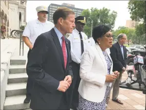 ?? Hearst Connecticu­t Media file photo ?? New Haven Mayor Toni Nathaniel Harp delivers a Friday news conference on more than 100 K2 overdoses that occurred last August with U.S. Sen. Richard Blumenthal, D-Conn., and Police Chief Anthony Campbell.