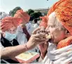  ??  ?? Union Minister for Agricultur­e Narendra Singh Tomar celebrates with farmers in Delhi on Sunday