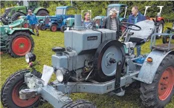  ?? FOTO: ALOIS GROSS ?? Der älteste Traktor der Ausstellun­g: ein Schwungrad Kramer aus dem Jahre 1940.