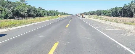  ??  ?? Hoy serán inaugurado­s los primeros 36 kilómetros de asfaltado del Alto Paraguay, con la presencia de Mario Abdo Benítez.