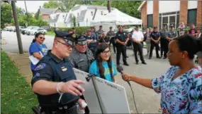  ?? FRAN MAYE – DIGITAL FIRST MEDIA ?? Police officers and children interact Tuesday night in Kennett Square during National Night Out.