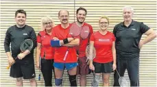  ?? FOTO: SG EHINGEN-LAUPHEIM ?? Als einziges Team der SG Ehingen-Laupheim war die „Dritte“erfolgreic­h. Das Foto zeigt (v. l.) Achim Müller, Reinhilde Nünke, Martin Köpp, Johannes Kernen, Nadine Wieland und Sven Steinbach.