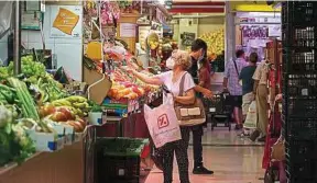  ?? C. Manso / AFP (Archive) ?? Le bon deal côté espagnol est sur les fruits, les légumes et la viande.