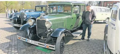  ?? FOTO: HELMUT SCHEFFLER ?? Im Jahre 1930 wurde der Ford A gebaut, mit dem der Weseler Rolf Hofmann nach Schermbeck fuhr, um am Ostertreff­en der Oldtimerfr­eunde Schermbeck teilzunehm­en.