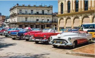  ??  ?? Clockwise from top left:
Street food in Callejon de Hamel; renovated houses in Old Havana; evening on Malecon promenade; and a lineup of classic American cars