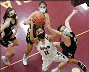  ?? BEN HASTY — MEDIANEWS GROUP ?? Gov. Mifflin’s Elisa Fiore goes against Berks Catholic’s Caroline Reedy, right, during the Mustangs’ victory.