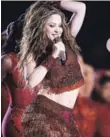  ??  ?? Shakira vendió los derechos de sus 145 canciones.
