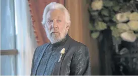  ??  ?? Presidente Snow. Sutherland, en el filme. En Berlín disparó fuerte...