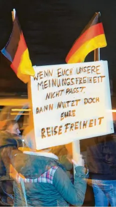  ?? Foto: Jens Wolf, dpa ?? Auf einer Pegida-Demonstrat­ion in Magdeburg