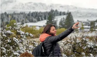  ?? MYTCHALL BRANSGROVE/STUFF ?? Small towns such as Tekapo have come under increasing pressure from tourism and want more help from the Government to pay for infrastruc­ture.